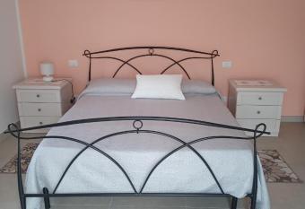 Nel cuore di Coppito allows 18 year olds to book a room