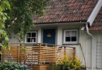 Lyckorna 62:2 allows 18 year olds to book a room