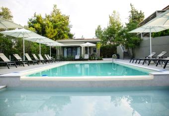 8 Boutique Suites allows 18 year olds to book a room