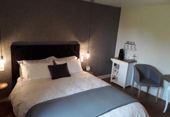 Le Pr   du Lac Pag  as allows 18 year olds to book a room