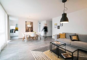 ApartWehr Business & Ferien allows 18 year olds to book a room