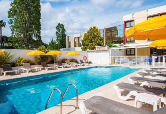 ibis Styles Nice Cap 3000 A  roport allows 18 year olds to book a room