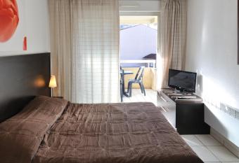 Residhotel Cannes Festival allows 18 year olds to book a room