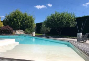 Guesthouse proche bordeaux allows 18 year olds to book a room