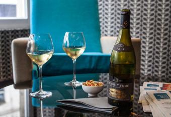 Hotel Kana   allows 18 year olds to book a room