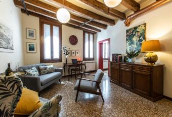 Riva De Biasio Charming Apartment R&R allows 18 year olds to book a room