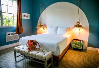 Numero Uno Beach Apartments has Balcony rooms