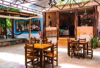 Yaxche Centro Hostal y Camping has Balcony rooms