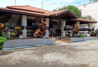 Pousada Portal allows 18 year olds to book a room