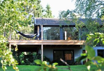 N8Quartier Chalet has Balcony rooms