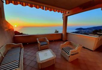 Da Alfonsina has Balcony rooms