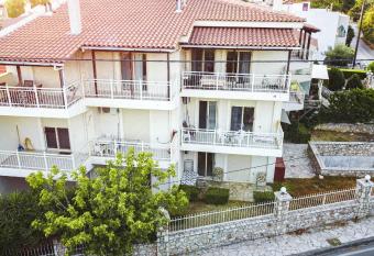 MPOZA APPARTMENTS allows 18 year olds to book a room