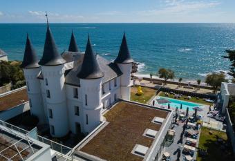 Ch  teau des Tourelles, H  tel Thalasso Spa Baie de La Baule has Balcony rooms