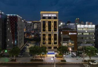 Beomil Brown Dot Hotel has Balcony rooms