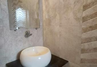 Hotel Rose Lodge allows 18 year olds to book a room