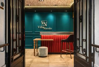 Hotel Villa Nicolo - Tour Eiffel has Balcony rooms