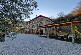 Dimora dei Cardinali allows 18 year olds to book a room