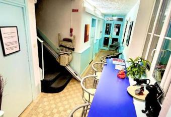 H  tel Broisin has Balcony rooms