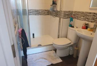 King En-Suite Close to the A30 has Balcony rooms