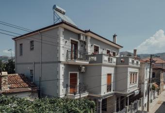 Guesthouse Sara & Esi has Balcony rooms