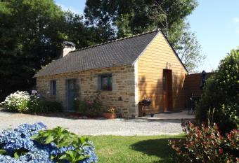 Gite Le four    pains allows 18 year olds to book a room