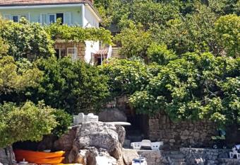 Villa Lara has Balcony rooms