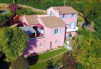 Chambres d h  tes Villa bella fiora allows 18 year olds to book a room