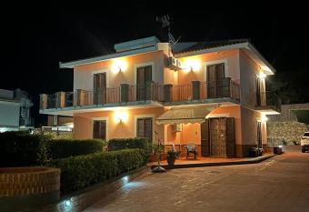 DonnaPeppina Siracusa has Balcony rooms