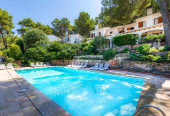 The Lovely Botana 1 has Balcony rooms