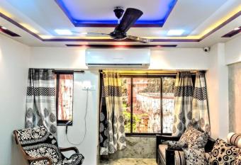 Cozy Furnished Apartment One Block From The Ocean has Balcony rooms