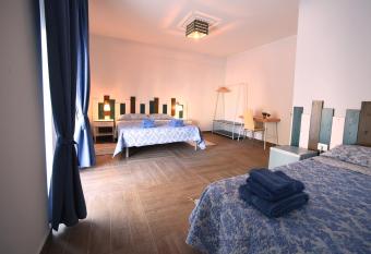 La Maison Vintage has Balcony rooms