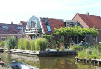 Vakantie Studio Grou allows 18 year olds to book a room