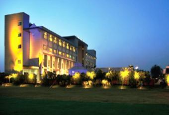 Brijwasi Lands Inn has Smoking rooms