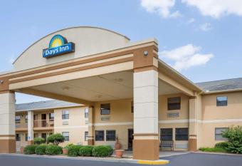 Days Inn by Wyndham Fordyce has Smoking rooms