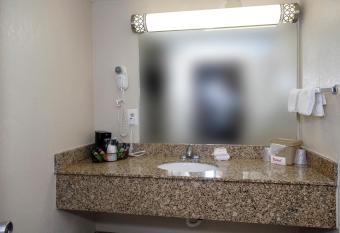 Red Roof Inn Atlanta - Suwanee/Mall of Georgia has Smoking rooms