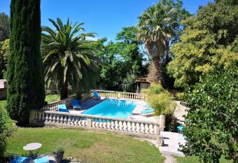 Le Mas des Agapes has Balcony rooms