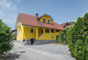 APARTMA AJDA has Balcony rooms