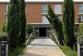 Residhotel Les Hauts d Andilly allows 18 year olds to book a room