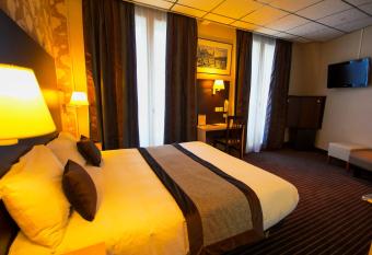 H  tel Des Trois Gares allows 18 year olds to book a room