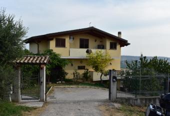 LA VILLA IN CAMPAGNA has Balcony rooms