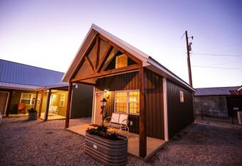 Knotty Squirrel Cabins has Balcony rooms