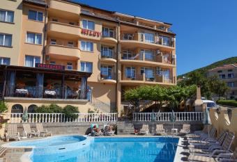 Family Hotel Milev has Balcony rooms