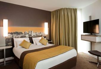 Mercure Avignon Centre Palais des Papes allows 18 year olds to book a room