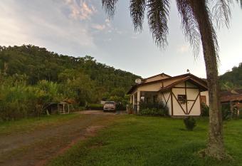 Casa aconchegante has Balcony rooms