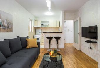 Bella Apartment 2 Belgrade has rooms with a private hot tub