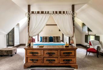 The 540 Lodge has Balcony rooms