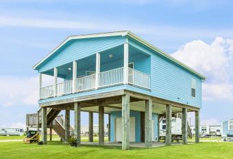 Crystal Beach Cove has Balcony rooms