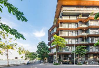 Moon West Lake Hotel & Residence has rooms with a private hot tub