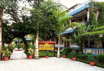 Chitwan Village Resort has Balcony rooms