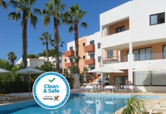 Hotel Alcaide allows 18 year olds to book a room